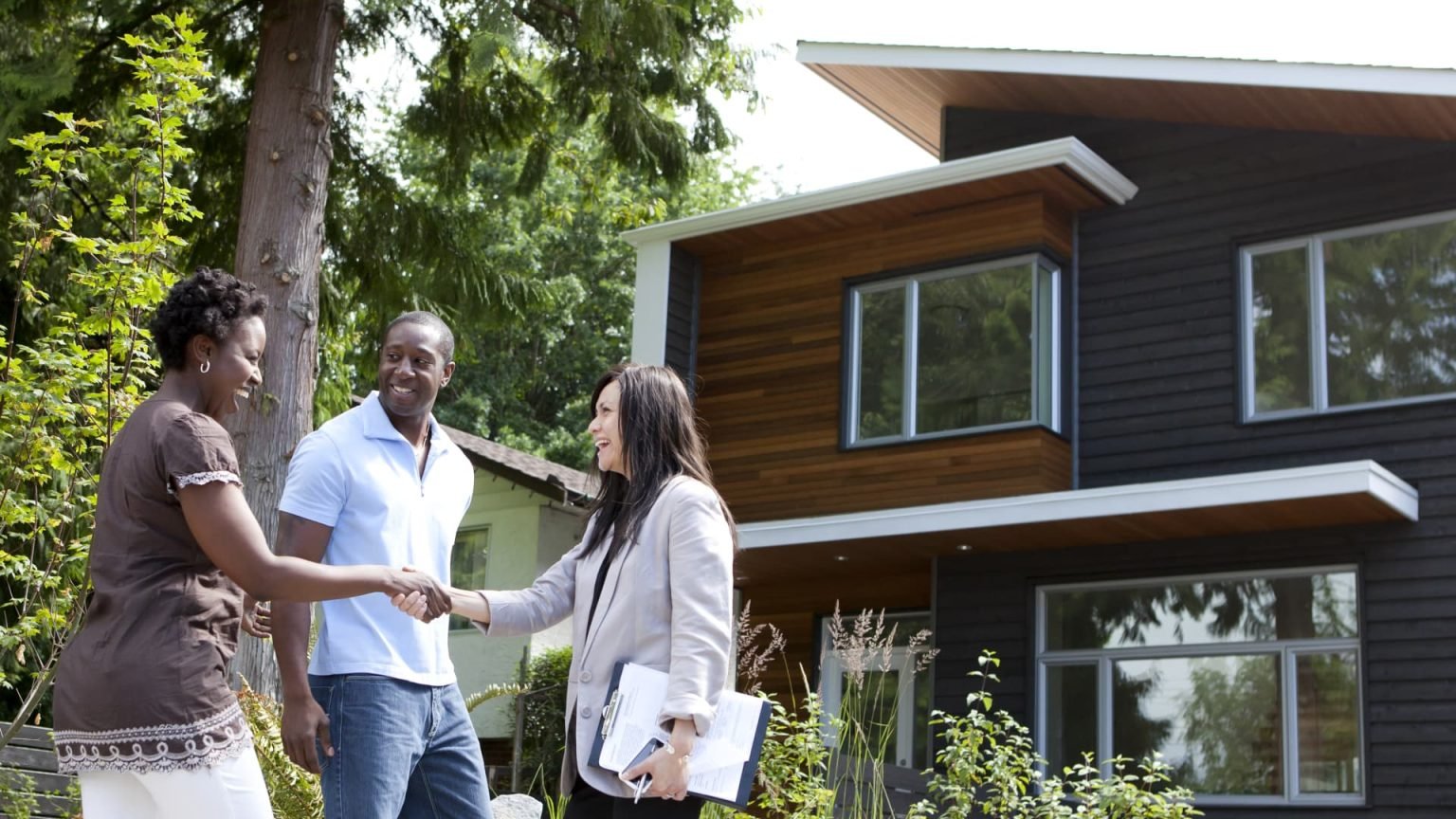 As 30-year mortgage rates hit 6.7%, homebuyers are facing ‘payment shock.’ Here are ways to save