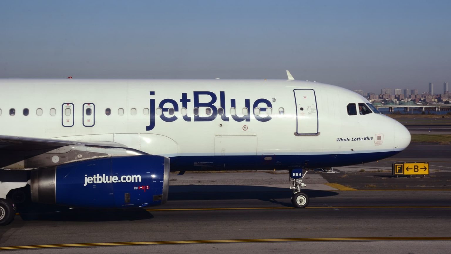 JetBlue ground operations workers seek union representation