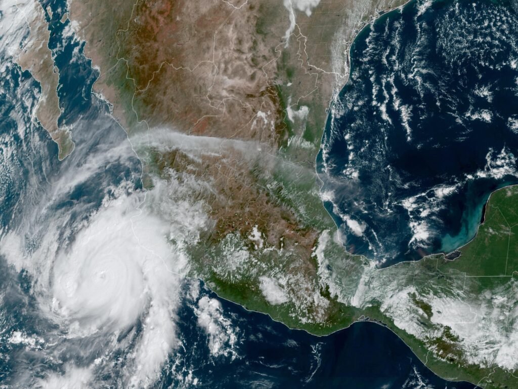 Hurricane Roslyn makes landfall in Mexico