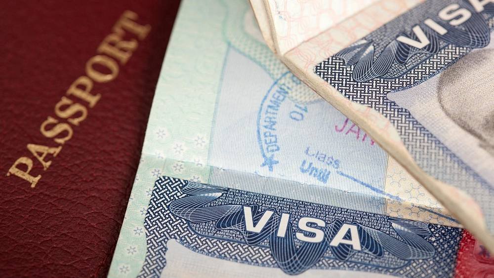 What are ‘golden visas’ and why are they a threat to the EU?