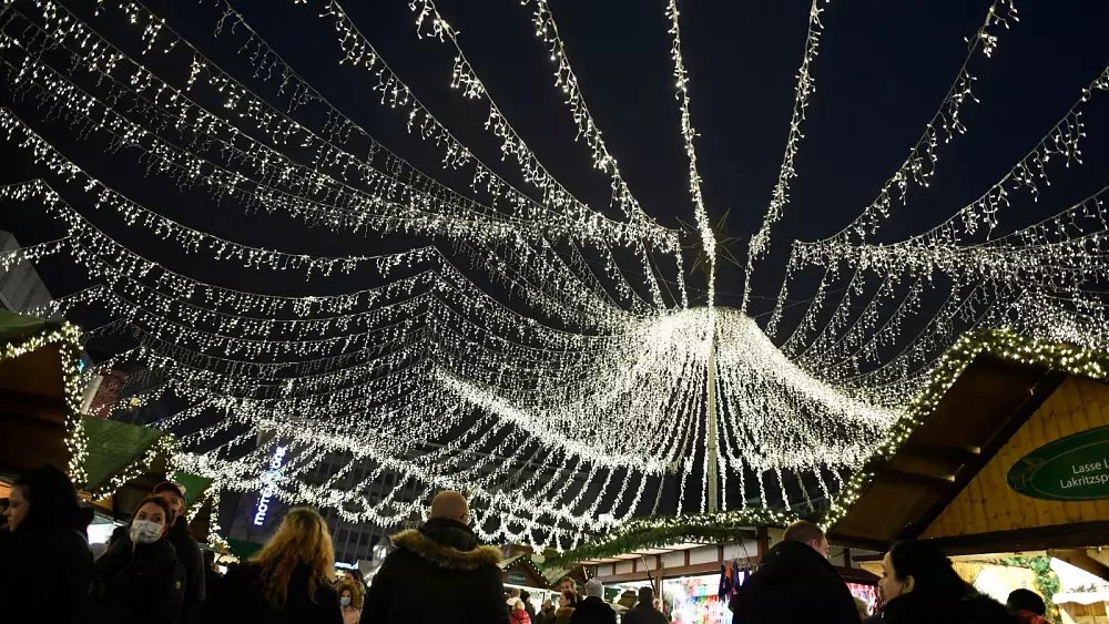 Christmas travel: Germany may look less twinkly this year as environmentalists call for lights out