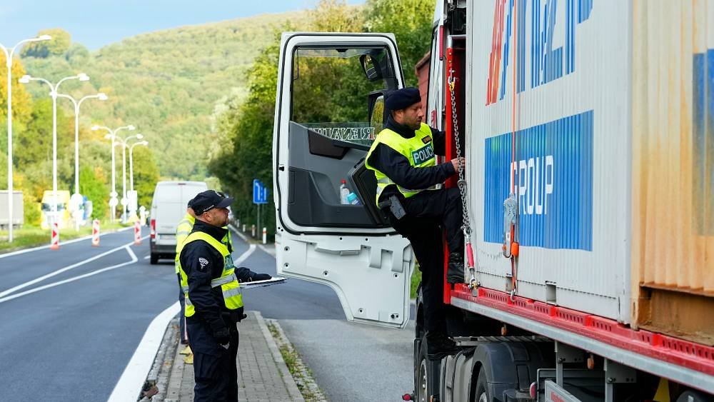 While Ukrainian refugees accepted, new fears in Central Europe over Middle Eastern migrants