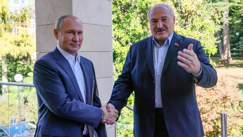 Belarus: EU warns Lukashenko of sanctions over joint grouping of troops with Russia