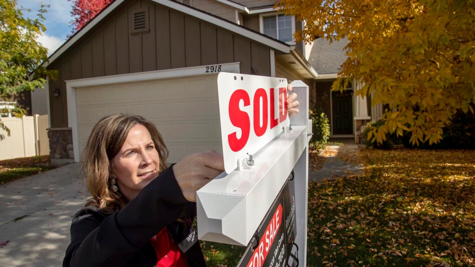 Existing home sales fall to a 10-year low in September, as mortgage rates soar