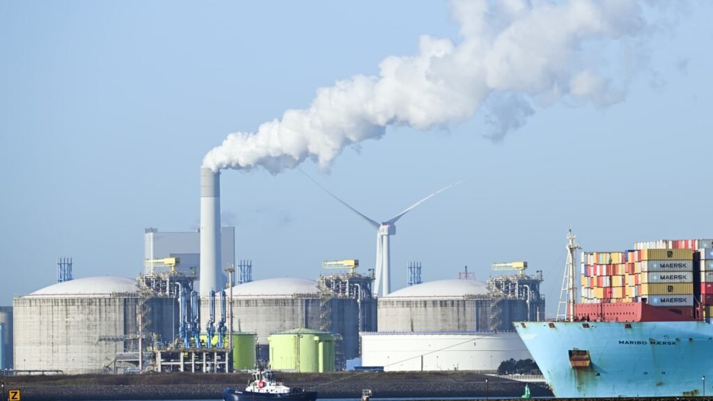 Wave of LNG tankers is overwhelming Europe in energy crisis and hitting natural gas prices