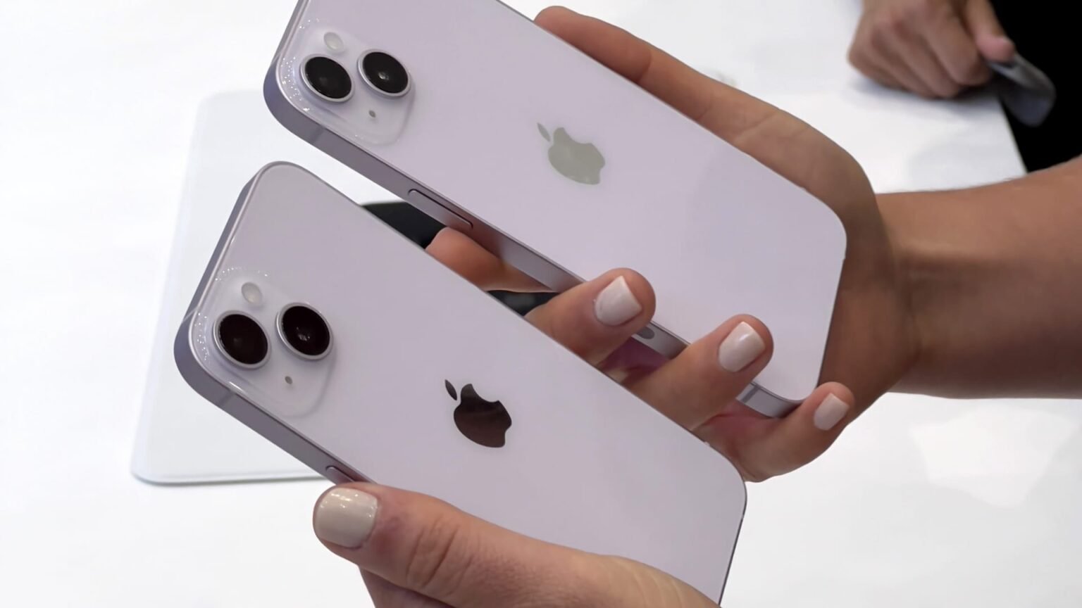 The iPhone 14 Plus wins on battery life and screen size, and is $200 cheaper than the Pro Max