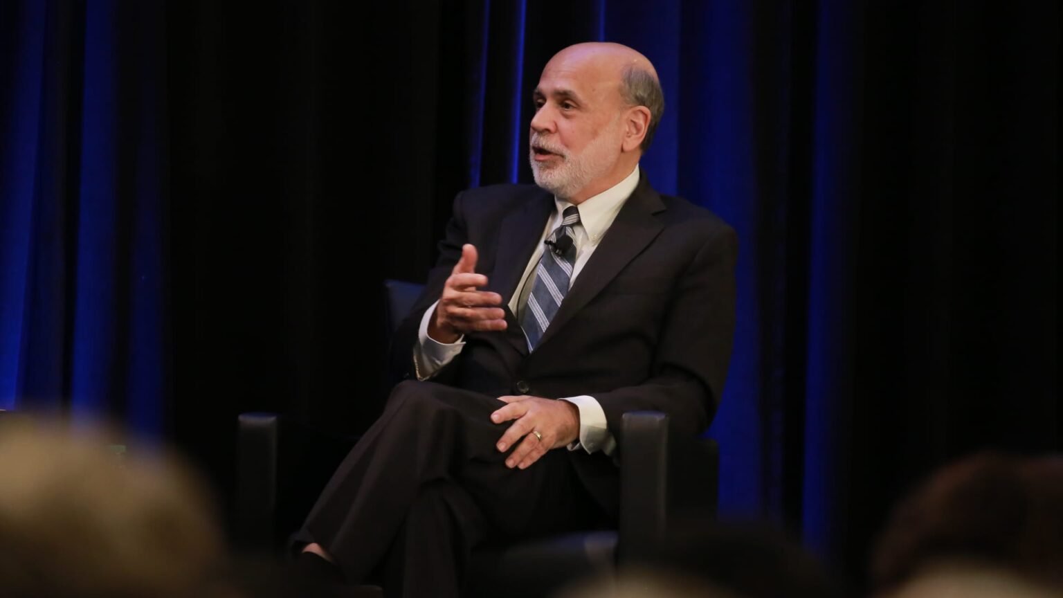 Nobel economics prize awarded to U.S.-based economists including Bernanke for work on financial crises