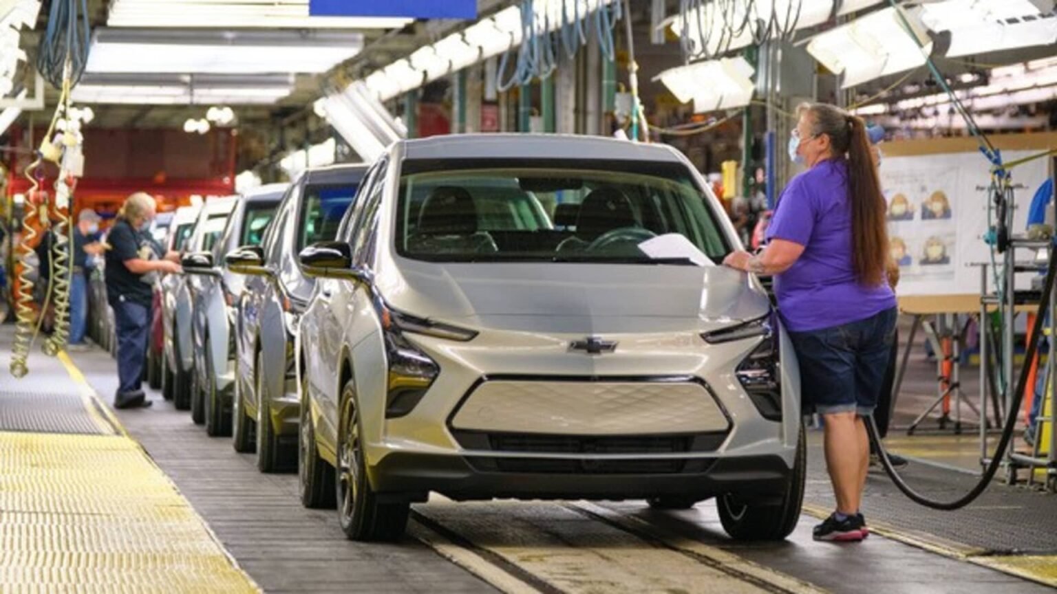 General Motors posts big third-quarter earnings beat but holds full-year guidance steady amid ‘headwinds’