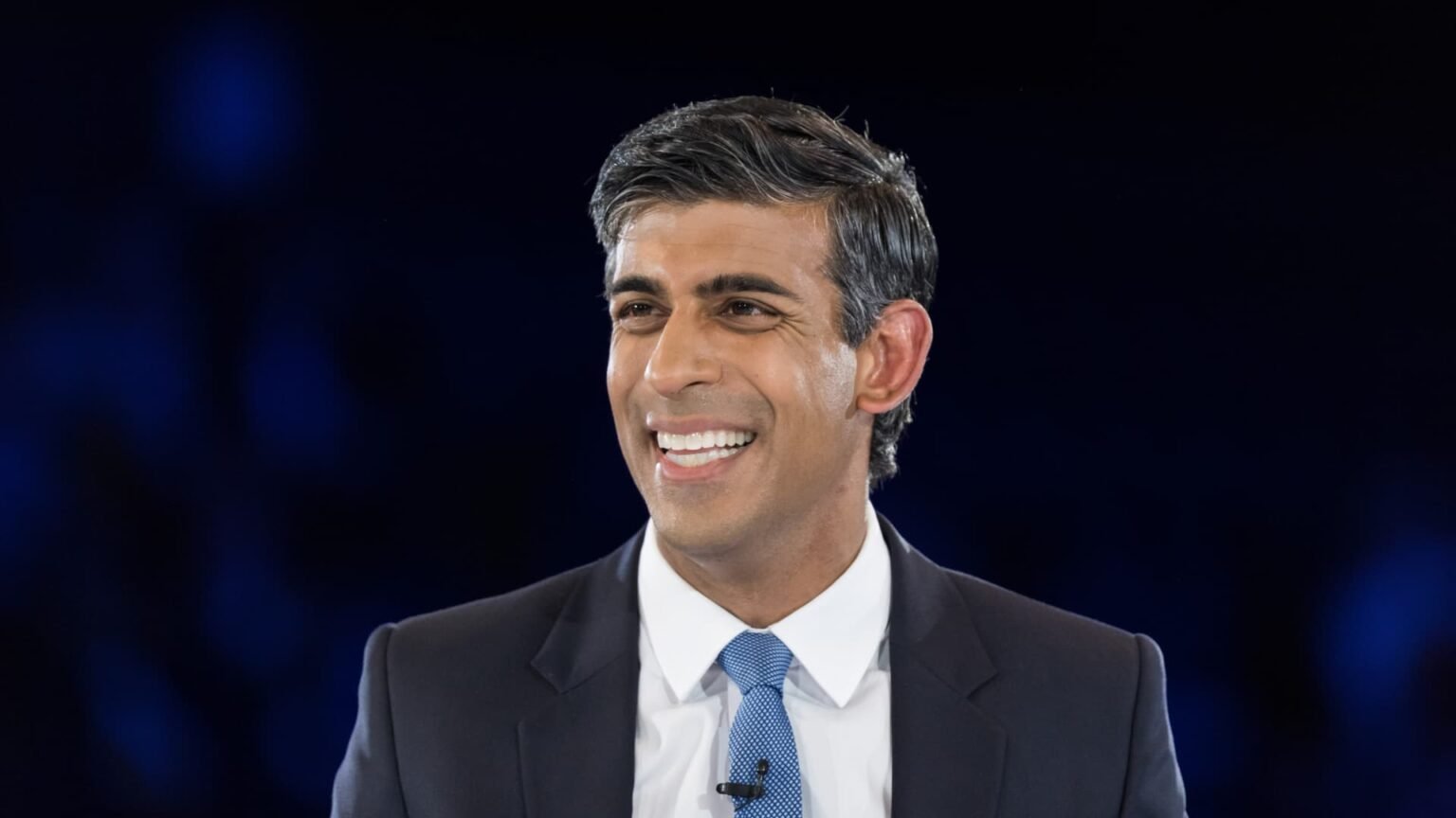 Rishi Sunak closes in on Downing Street after Boris Johnson pulls out of leadership race
