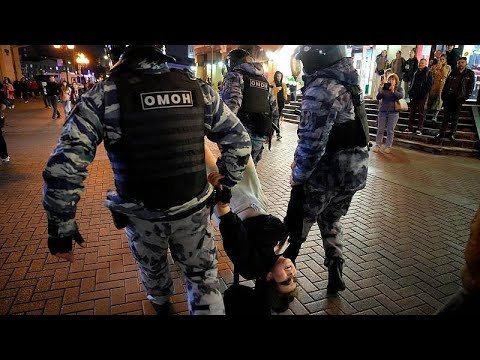 Russian protesters take to the streets over Putin's mobilisation order