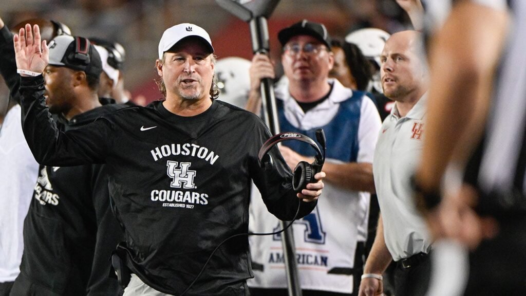 Houston Cougars complete comeback to stun Memphis Tigers