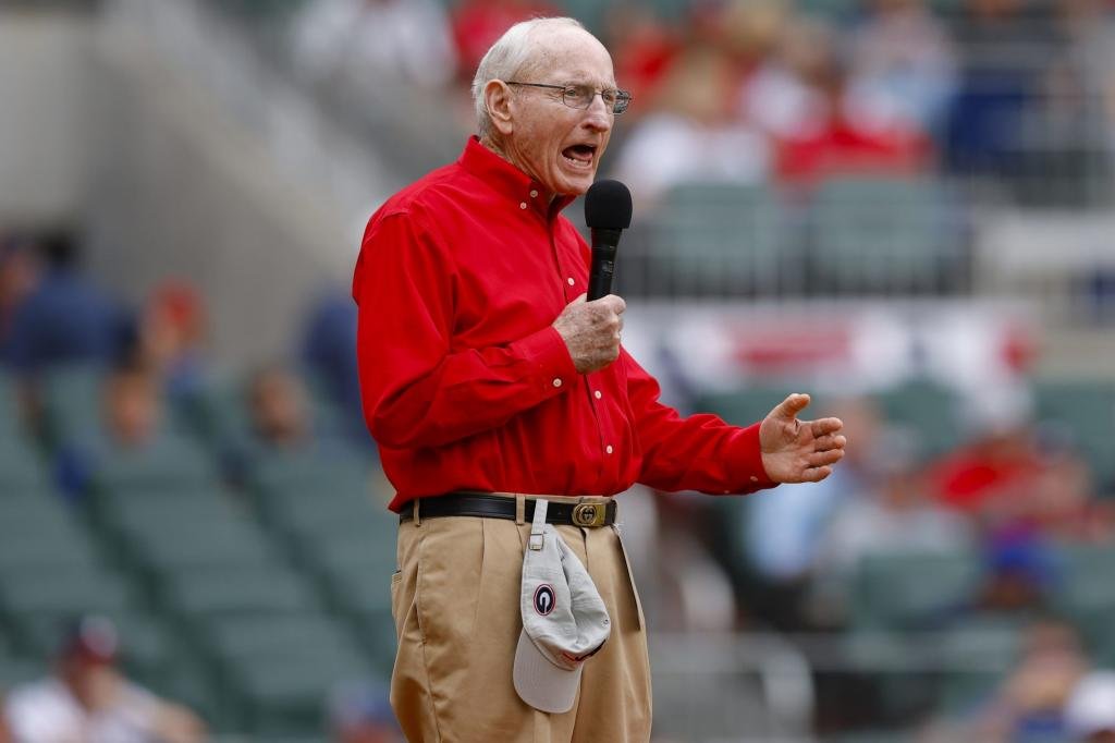 Legendary Georgia football coach Vince Dooley reportedly hospitalized