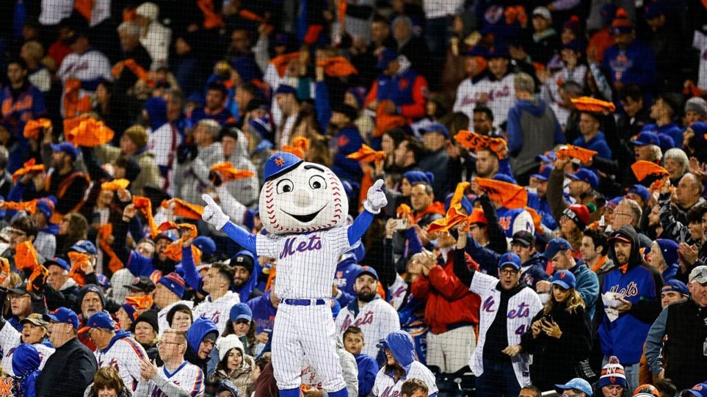 Mets blare trumpets for Edwin Diaz’s entrance down four runs, baseball fans scratch their heads