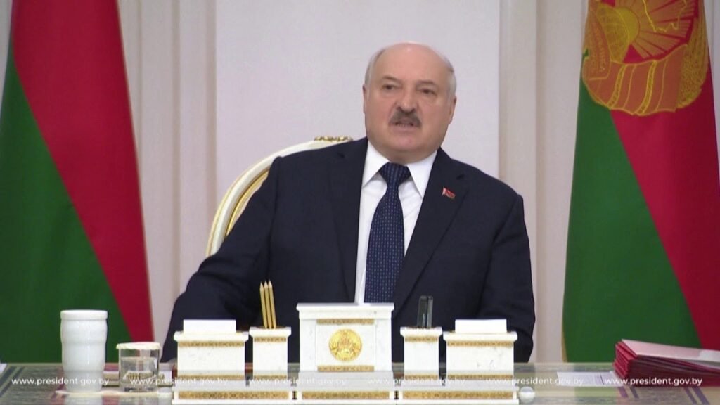Belarus: Mobilise children to harvest potatoes and apples, says Lukashenko