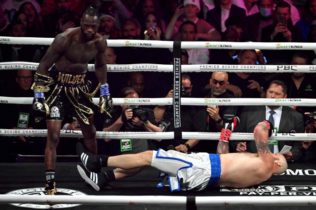 Deontay Wilder returns with vicious first-round KO of Robert Helenius