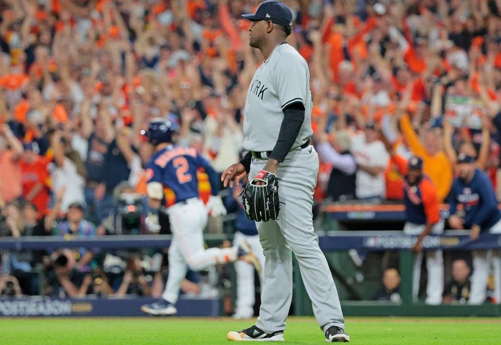Yankees: Open roof and wind ‘kind of killed us’