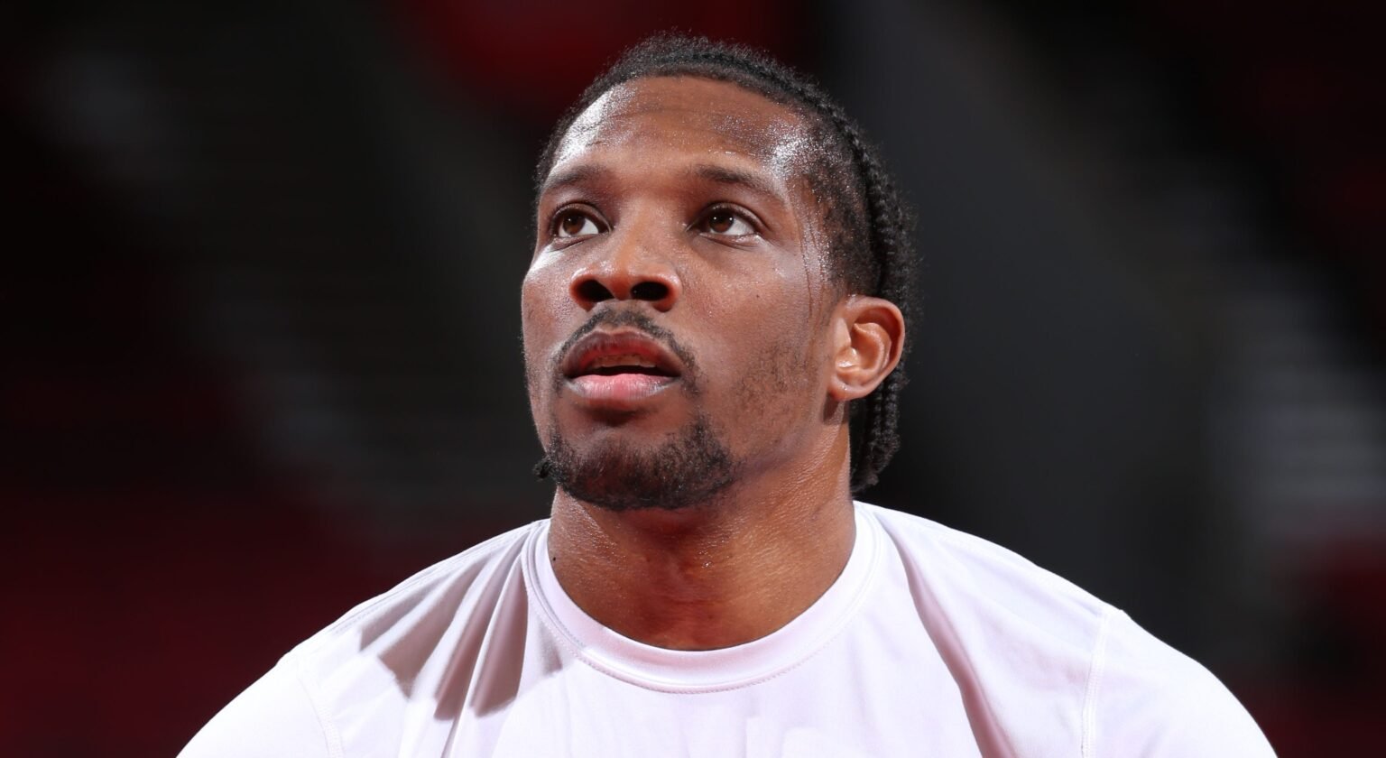 Ex-NBA guard Eric Bledsoe arrested hours after signing to play in China: report
