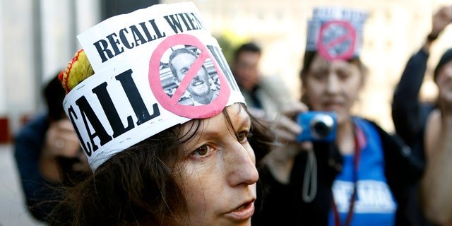 Nudist Gypsy Taub speaks with reporters after removing her clothing at the U.S. Courthouse in San Francisco, California Jan. 17, 2013. Nudists gathered prior to a hearing on a lawsuit seeking to block implementation of San Francisco's ban on public nudity.