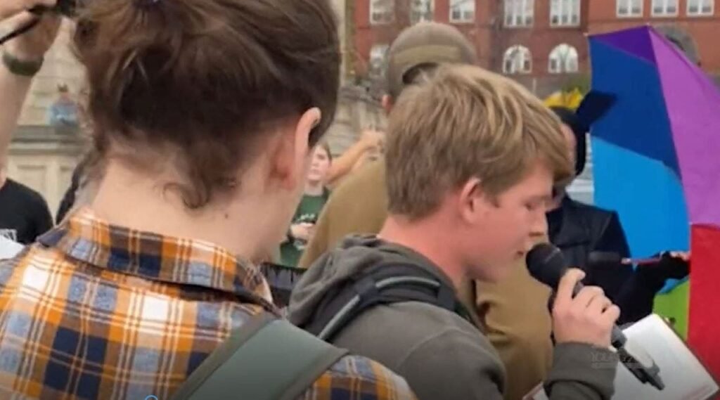 Left-wing activists harass conservative reading Bible, steal book and rip it up, protester eats pages