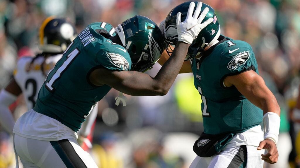 Eagles’ AJ Brown starts NFL’s best team off right with 3 touchdowns in first half vs. Steelers