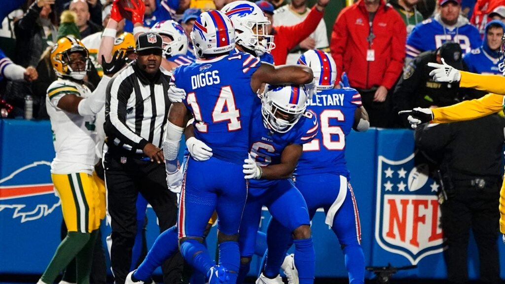 Bills explode in first half, hand Packers fourth straight loss