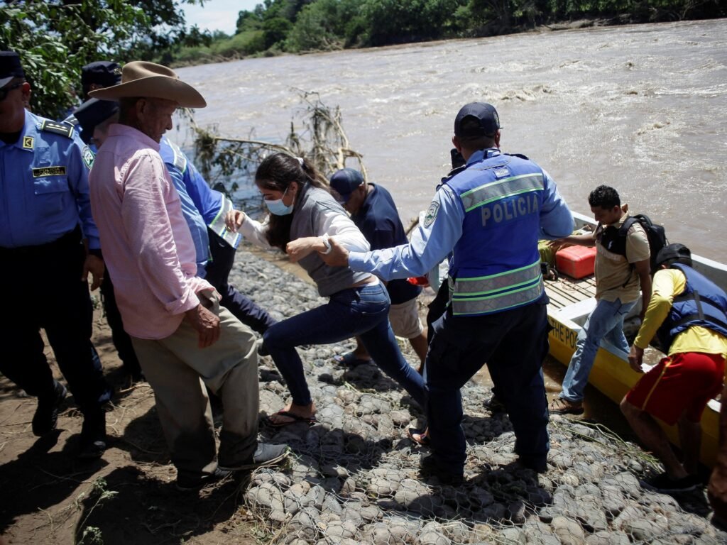 Hurricane Julia pushes displaced Hondurans to consider migration