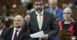 Environment minister slams oilpatch for raking in cash and sitting idle on climate action