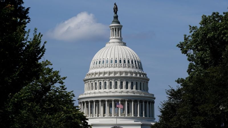 Ex-USCP officer charged with obstructing January 6 probe testifies in his own defense