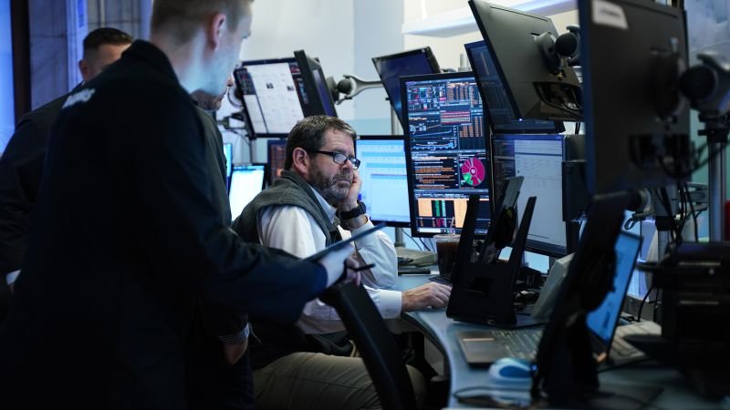 Markets are starting to act super strange