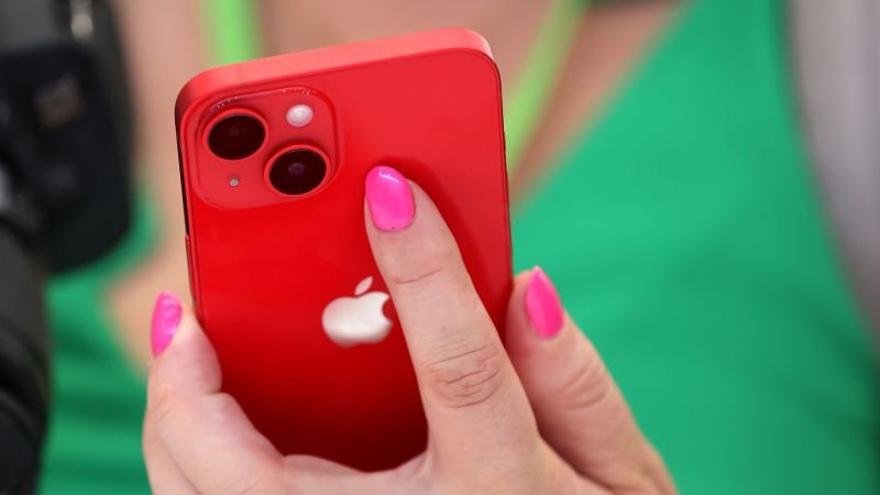 Apple is weathering the economic downturn better than fellow tech giants