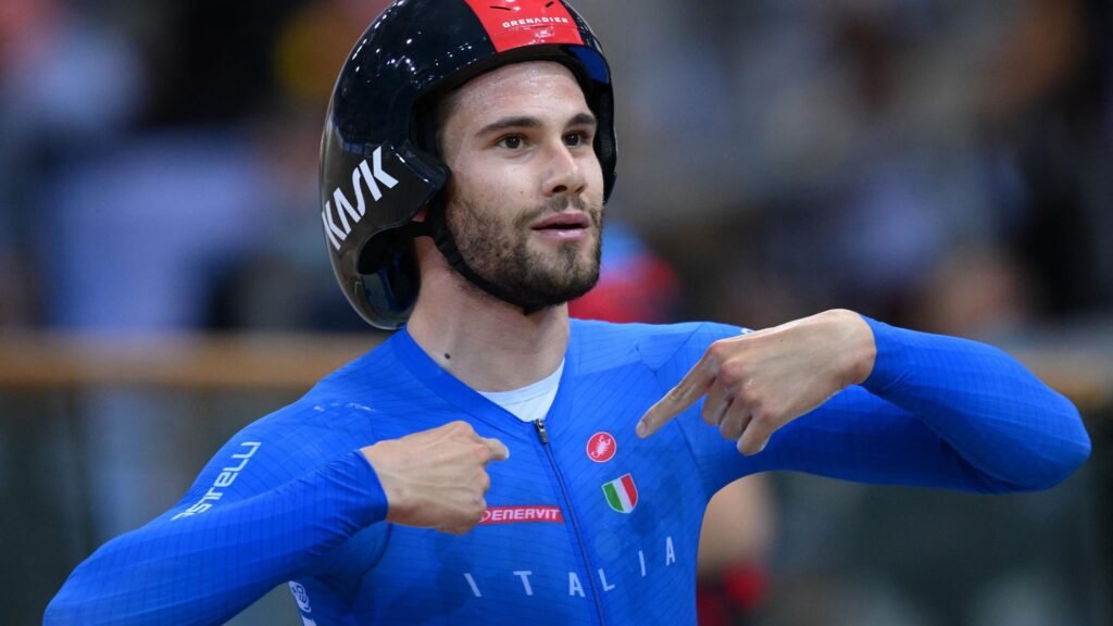 Filippo Ganna breaks individual pursuit world record at UCI World Championships in France