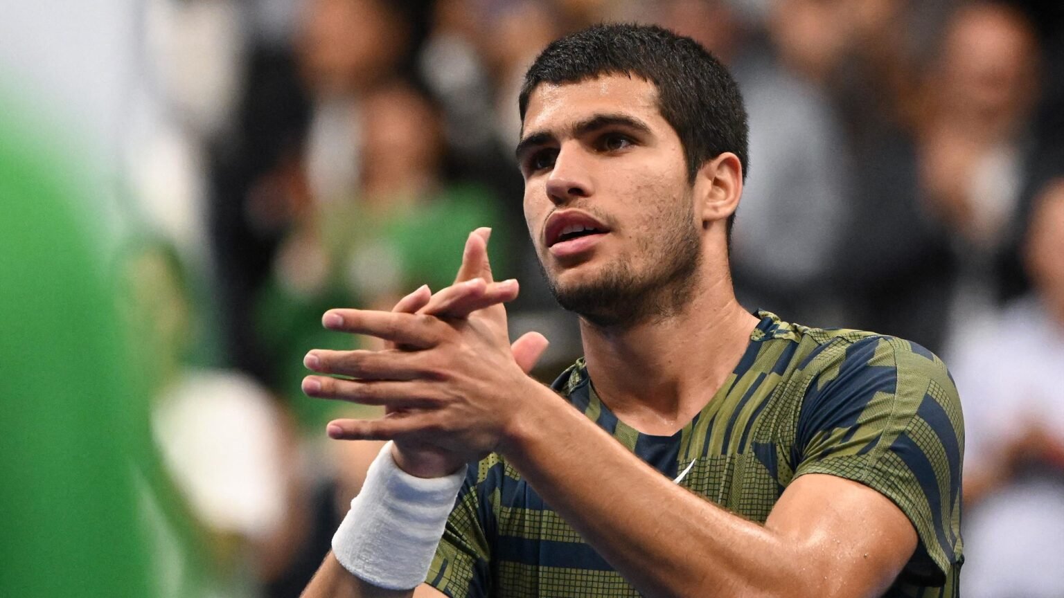 Carlos Alcaraz comes from behind to beat Jack Draper in three sets in Basel at Swiss Indoors