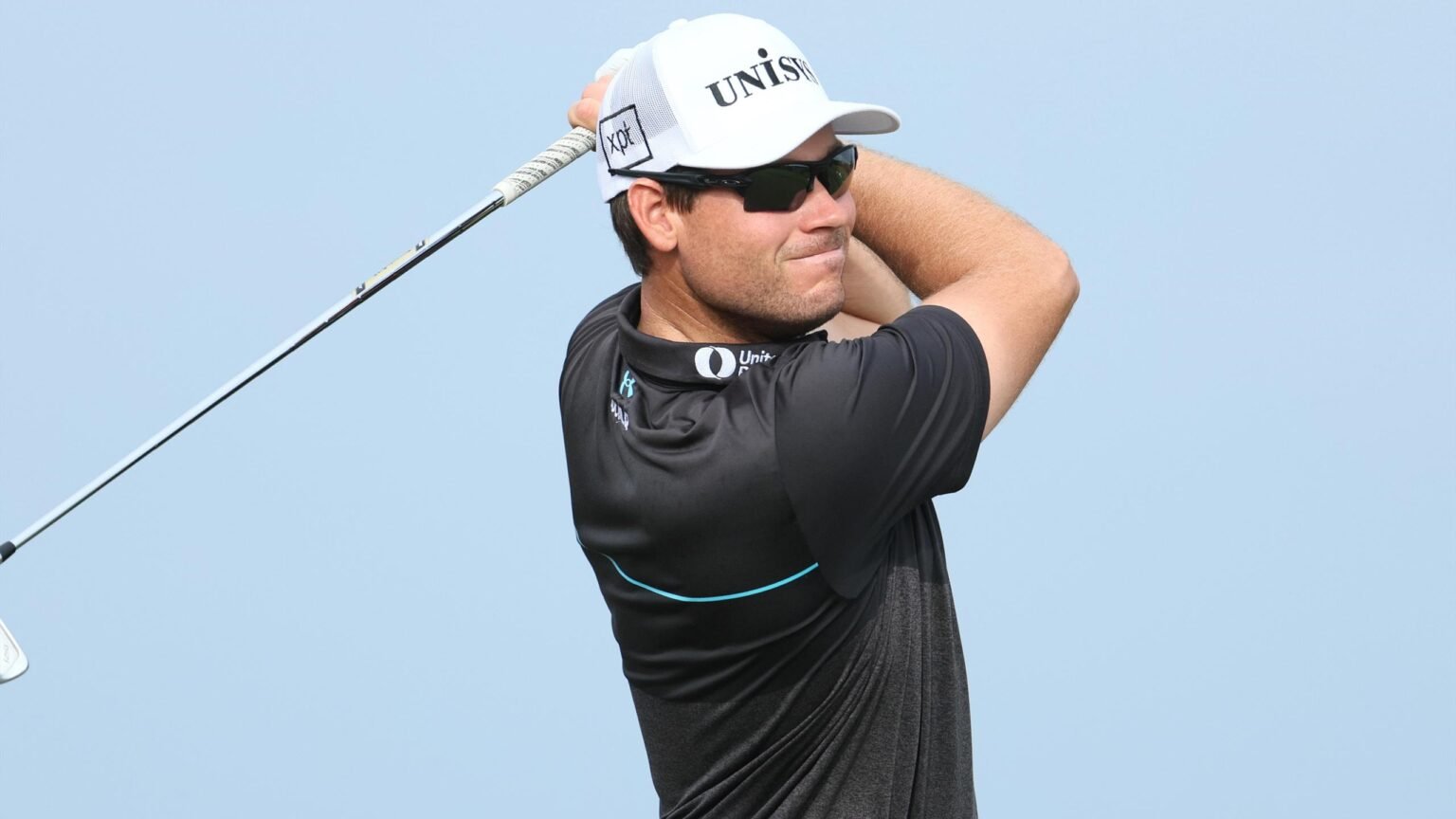 Adam Schenk forgets clubs and misses flight, surges into contention at Butterfield Bermuda Championship