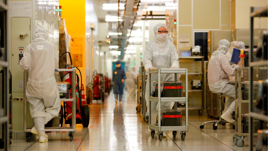 US hits China with sweeping tech export controls