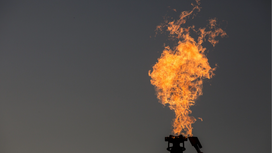 West Texas gas price falls below zero as pipeline outages trap supply
