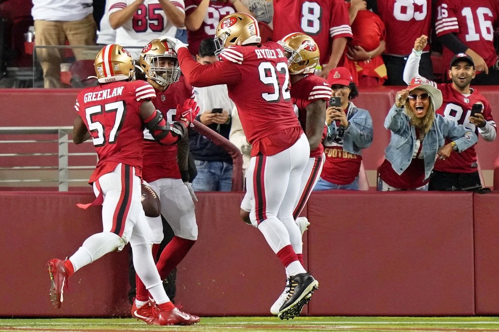 Talanoa Hufanga (middle) celebrates with teammates after his pick-six.