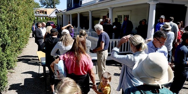 Martha's Vineyard residents line up in front of St. Andrews Parish House to donate food to recently arrived migrants Sept. 15, 2022.