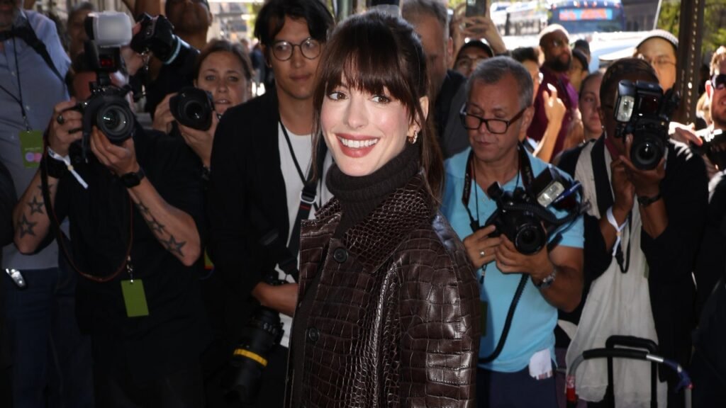 Anne Hathaway’s Teased-Up Hairstyle Is an Effortless Nod to the ’60s