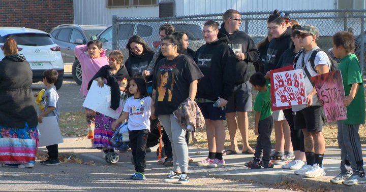 Saskatoon youth organize a community walk in honour of Brandon Applegate