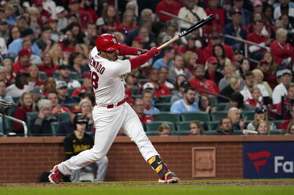 Nolan Arenado not opting out, will stay with Cardinals through 2027