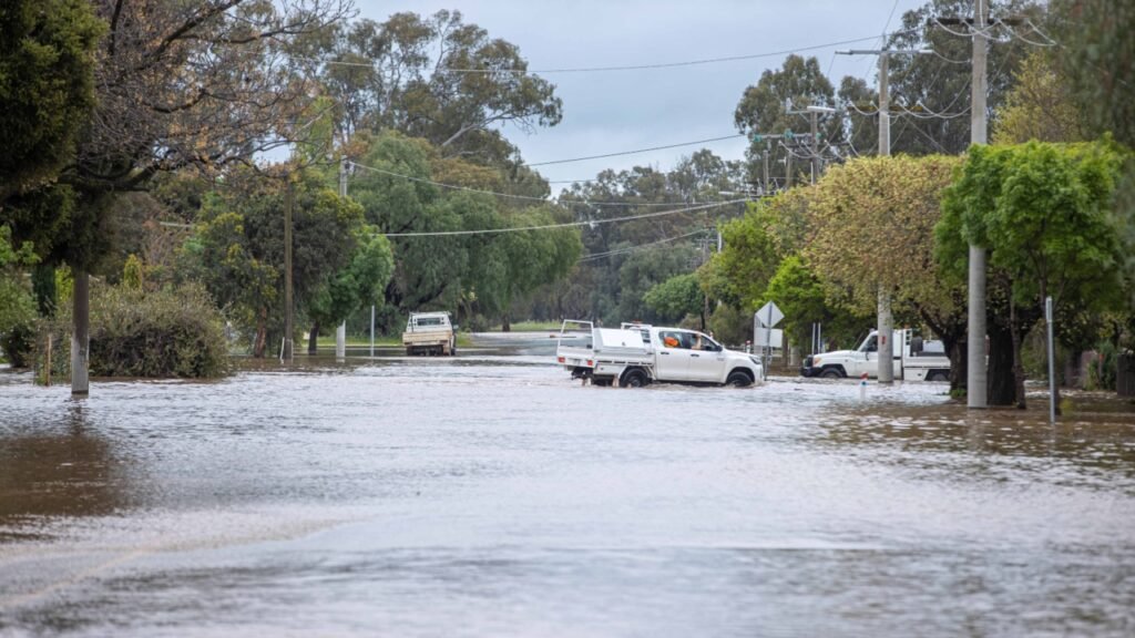 Lake Eildon spillway gates open amid mass flooding