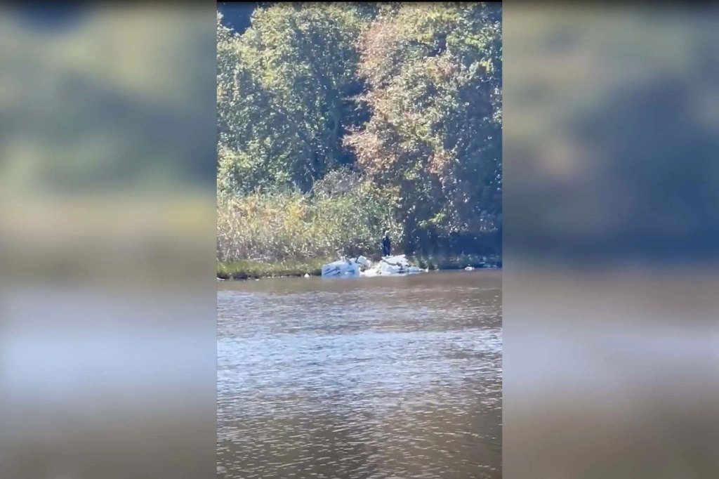 plane it water at crash scene