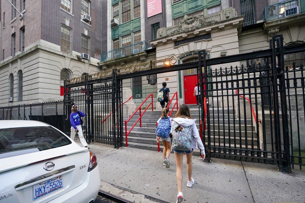 A picture of students walking into a school in NYC.
