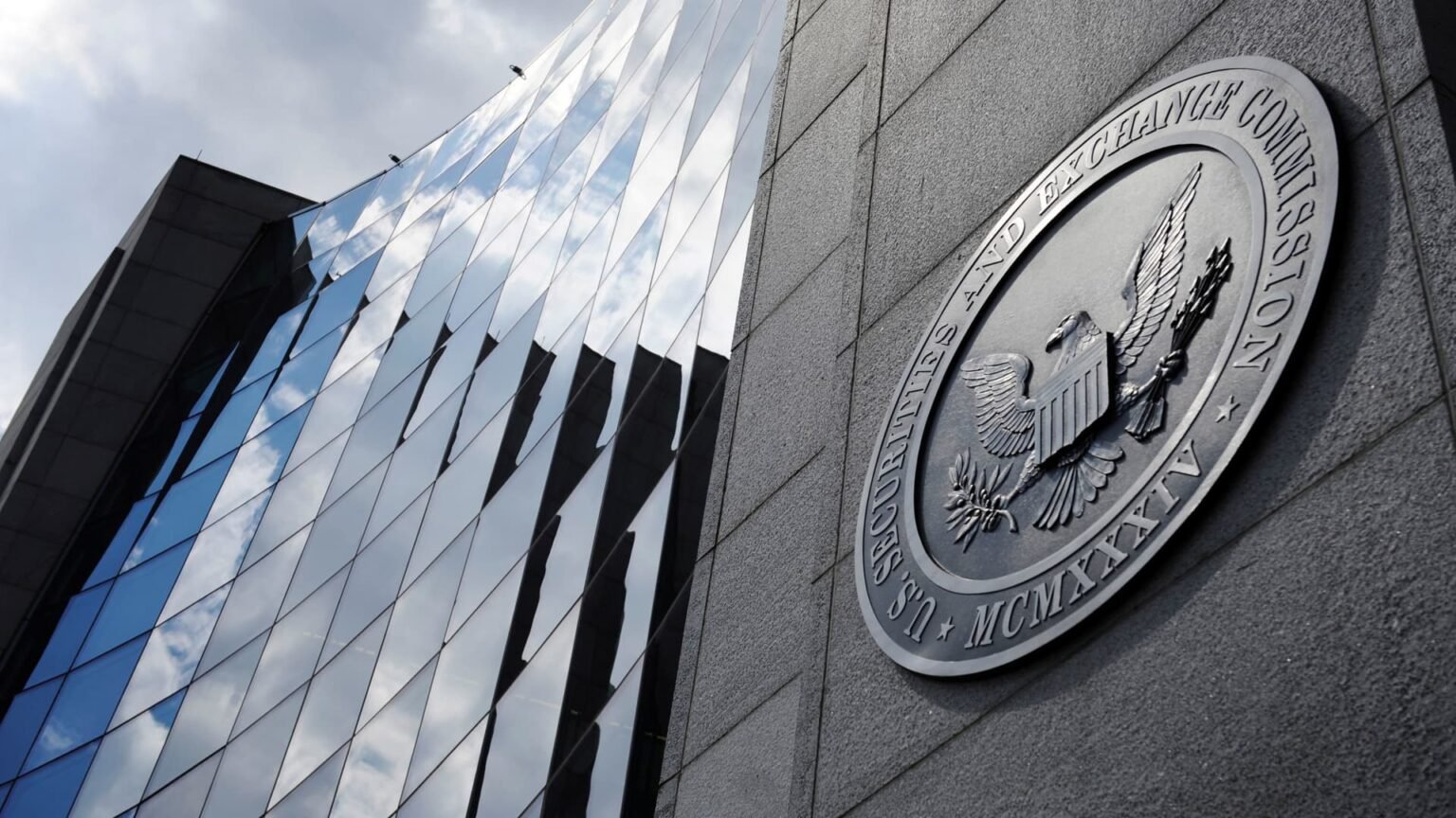 SEC issues new guidance requiring companies to disclose cryptocurrency risks