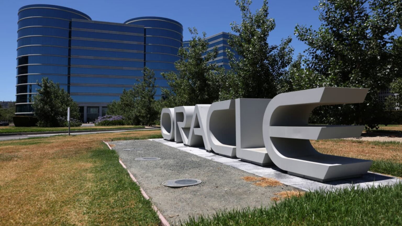 Stocks making the biggest moves in the premarket: Oracle, Boeing, Moderna and more