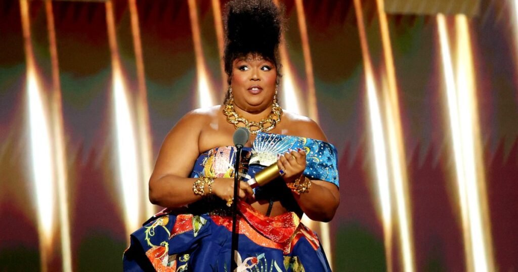 Lizzo Accepts the People’s Champion Award With Heartwarming Speech at the 2022 People’s Choice Awards, Honors Female Advocates