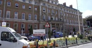 Man dies after being left outside hospital by friend following stabbing