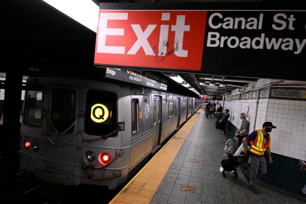 Attacker yells anti-gay slur at NYC straphanger, punches her in eye: cops