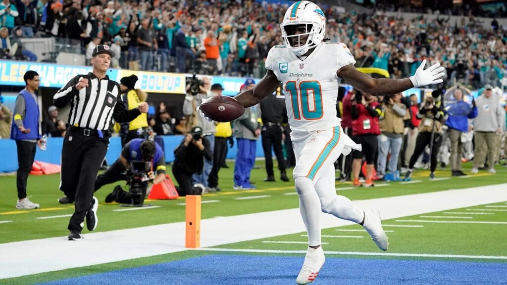 Dolphins’ Tyreek Hill scores touchdown on chaotic fumble recovery vs. Chargers