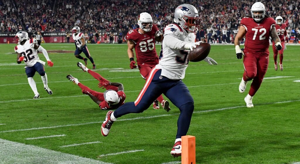 Patriots capitalize on Cardinals’ mistakes, Kyler Murray’s early exit to stay alive in AFC playoff picture